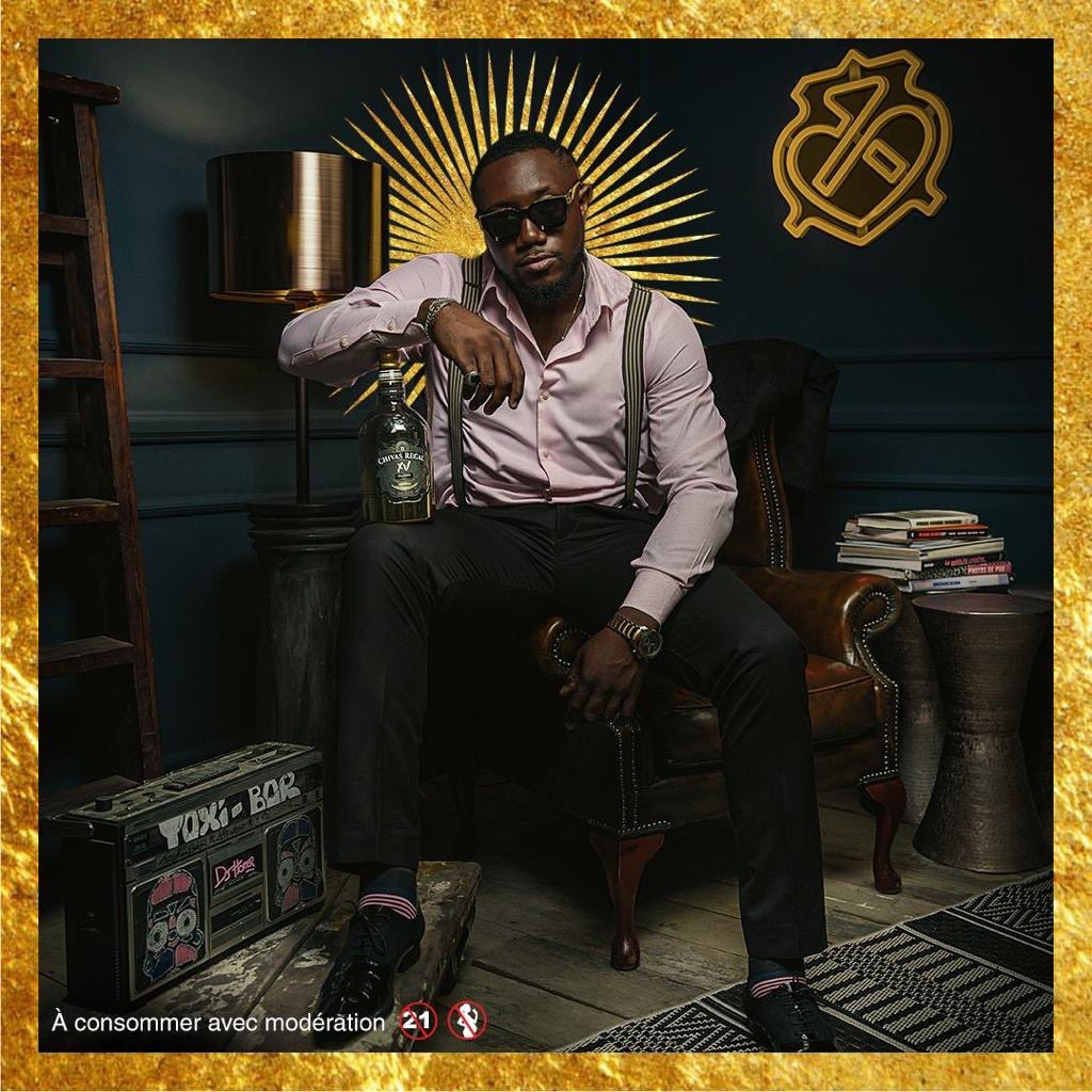 Numerica237's tweet photo. Une authentique fusion d’héritage, d’audace et d’innovation! Accueillons la bouteille édition limitée #BalmainChivasXV 

Je serai présent le 15 décembre pour la célébration de cette collaboration épatante et luxueuse!

Gpesouè !!!

#BalmainxChivasXV
#ChivasRegalCM
#TheRegalWay https://t.co/pvMlSMQhxG