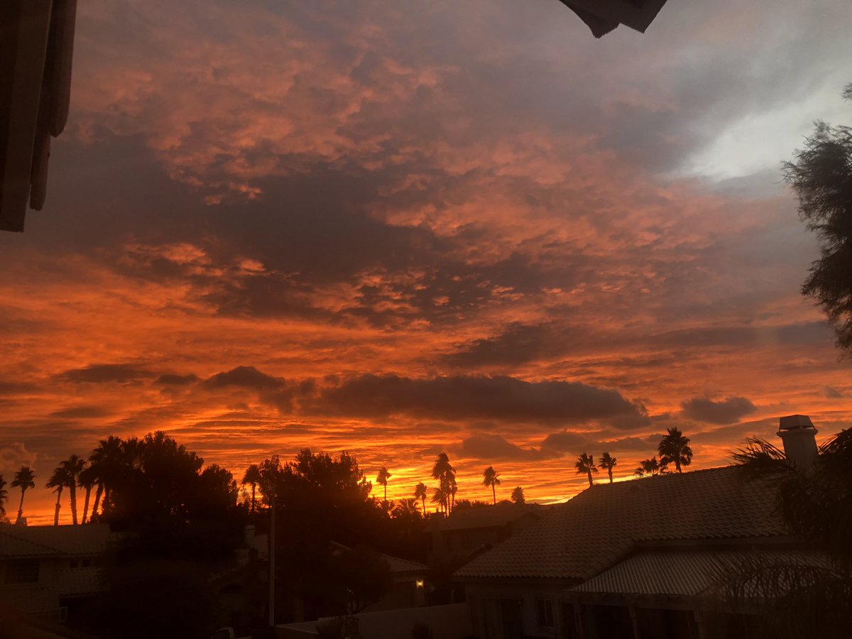 TheAtkinCrew's tweet photo. What a beautiful Henderson Sunrise!  @CassandraJFOX5 https://t.co/1PyGKBn1Xq