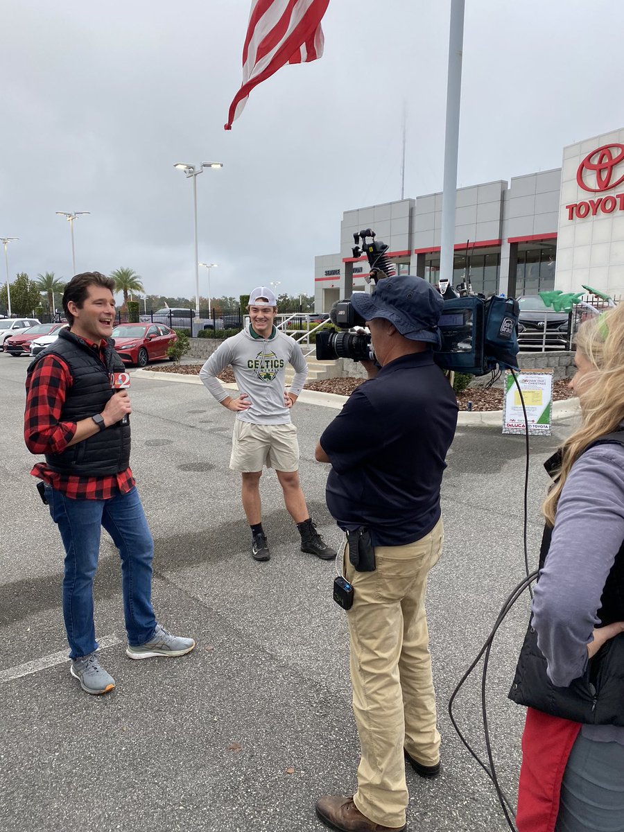 BuildsByBeth's tweet photo. Trinity Catholic Football helped out at the food drive this morning at  Deluca Toyota. Lots of smiling faces!  This group loved every minute!  Thank you @WESH for inviting our team!
@TCHSCeltics @TCFootballOcala https://t.co/PA5Eif5vWN