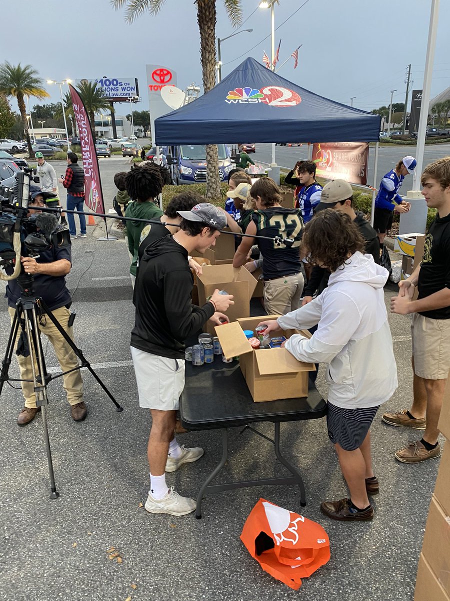BuildsByBeth's tweet photo. Trinity Catholic Football helped out at the food drive this morning at  Deluca Toyota. Lots of smiling faces!  This group loved every minute!  Thank you @WESH for inviting our team!
@TCHSCeltics @TCFootballOcala https://t.co/PA5Eif5vWN
