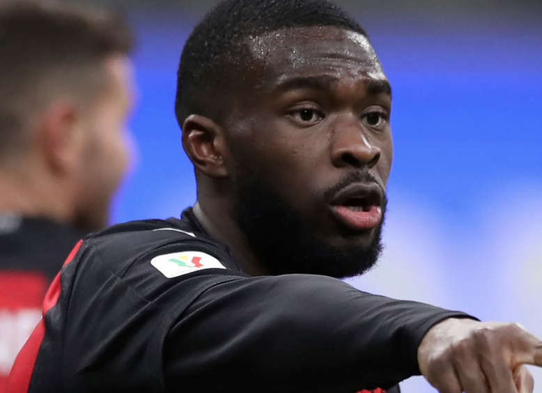 Passperformance's tweet image. Fikayo #Tomori is only the third English player to score a Champions League goal against an English opponent while playing for a non-English side, after Patrick Roberts for Celtic v Man City in 2016 and Jude Bellingham for Borussia Dortmund v Man City in 2021.