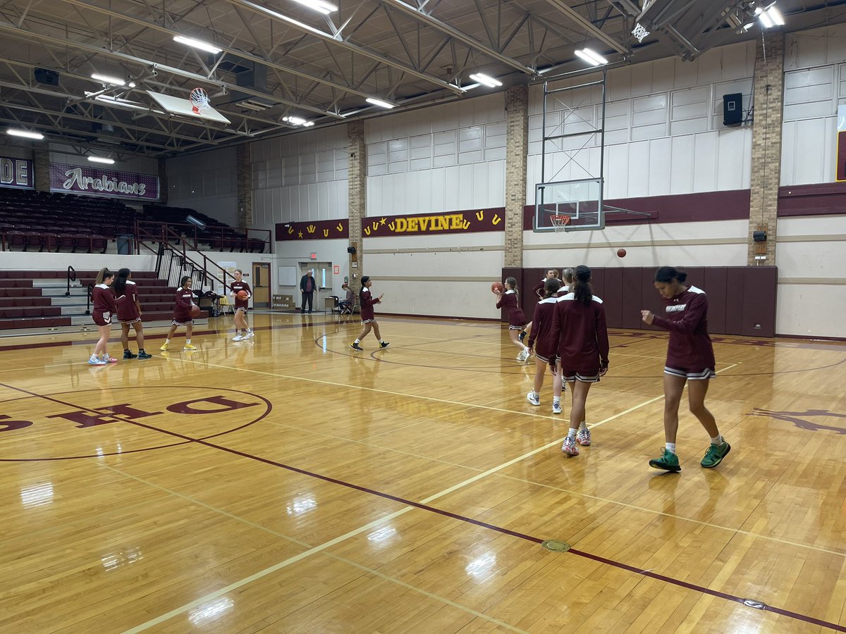 DHS_GHoops's tweet photo. The Devine tournament 🏀 WE’RE HERE! #BTP 🐺 https://t.co/iskZNbUiAz