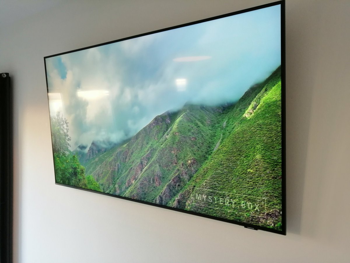 abbot_av's tweet photo. Tidy install in a newly extended kitchen. @SamsungTV 55Q60A 4K QLED TV on a @SANUSSystems VLT5 tilting bracket - all provided by @RicherSounds Exeter.

Fantastic image quality, full smart features and a lovely floating look with cables hidden behind.

#tidy #4ktv https://t.co/EM6ma3sglk