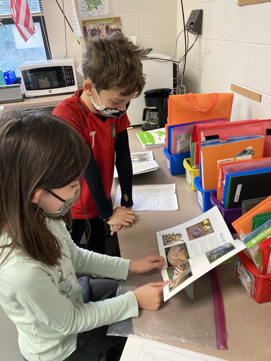 cfGoodin's tweet photo. Nonfiction readers becoming teachers! When you know the material, it’s so fun to share it with others. I get to be the learner, too, which is exciting! #CFChooseCourage https://t.co/5OBPb6e5Yq