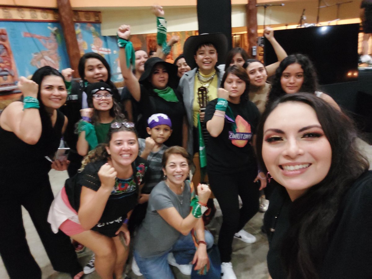 sandy_glez1's tweet photo. 🟢Alerta!!! Hoy se discute en Comisiones 💚la iniciativa por el Derecho a Decidir de las Mujeres en el @CongresoQRoo 💚 ¡Conéctate a la Trasmisión Morra!🟢 11:00 a.m.
#SeraLeyQRoo #AbortoLegalQRoo 

@mareaverdeqroo @ReneeGoust @Yunitzilim1 @tyaraschleske @AnaPamplonaR https://t.co/qdUgzrFhZZ