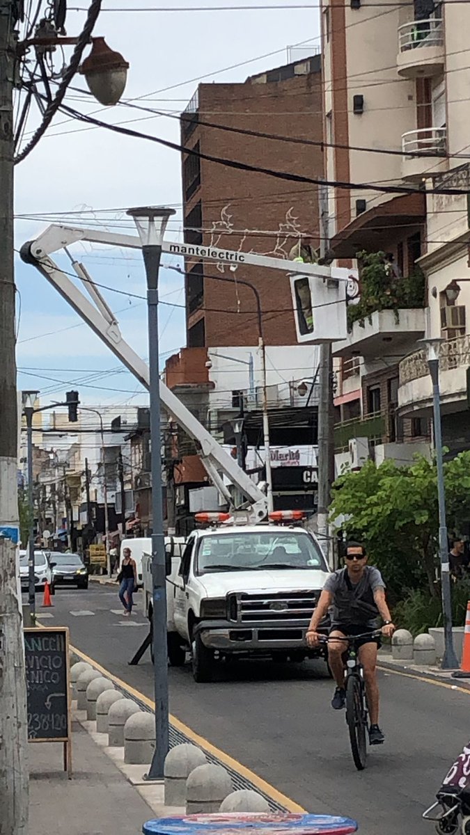 OCSL18's tweet photo. GRACIAS AL EQUIPO DE @Municipalidad3F @franco_bonaro @danielavramos @3framos @dievalen POR LA COLOCACIÓN DE LOS ADORNOS PARA LAS FIESTAS #quedateensantoslugares https://t.co/xok7XPzxd4