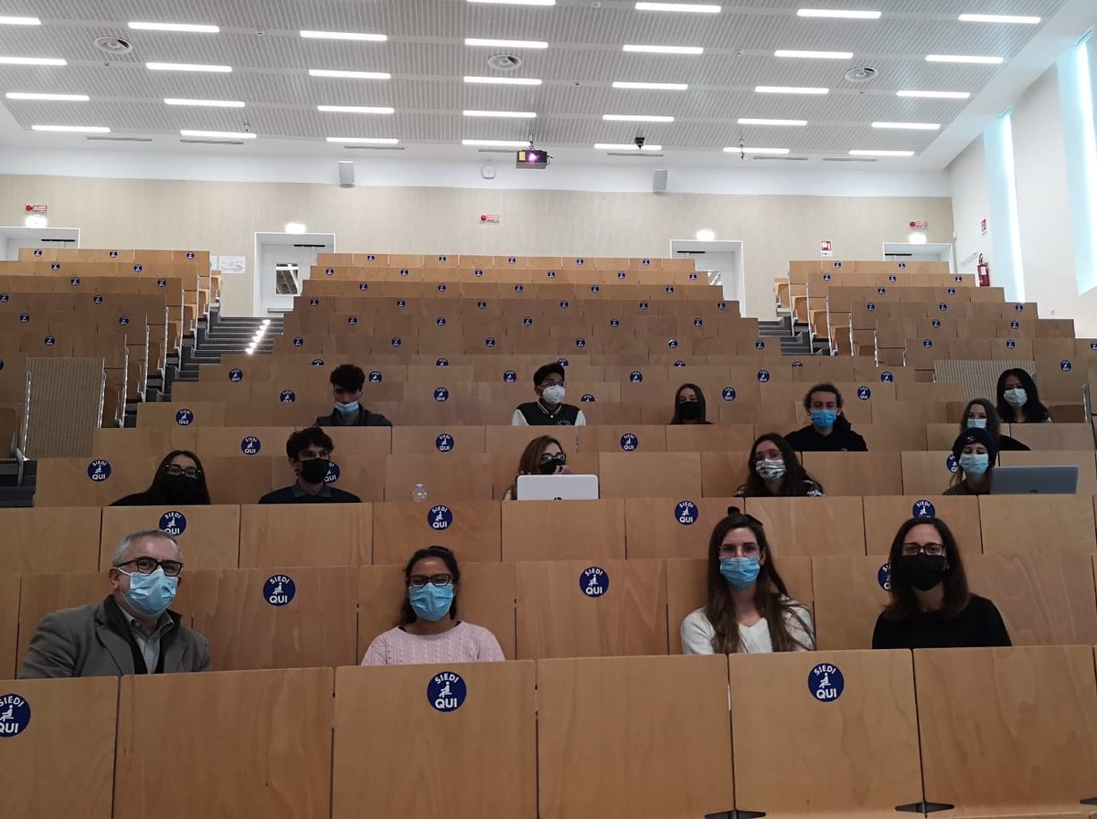 eurova_etn's tweet photo. Today @PrithaDey20 I (@LadronMagdalena) had the great opportunity to talk about ART's and present our projects (https://t.co/v0VCreKBjP) to the Bachelor's students from University of Milan. Huge thanks to @Federic37835007 and @AlbertoMLuciano for trust us on this ☺ https://t.co/Y1dc2PiT7s