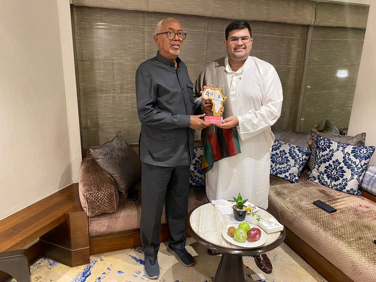 theDORinIN's tweet photo. A small souvenir to @VPsomaliland , showcasing our love for #Africa … 
It was a powerful meeting of @nabhit_kapur with his excellency https://t.co/VRMpnUmnvK