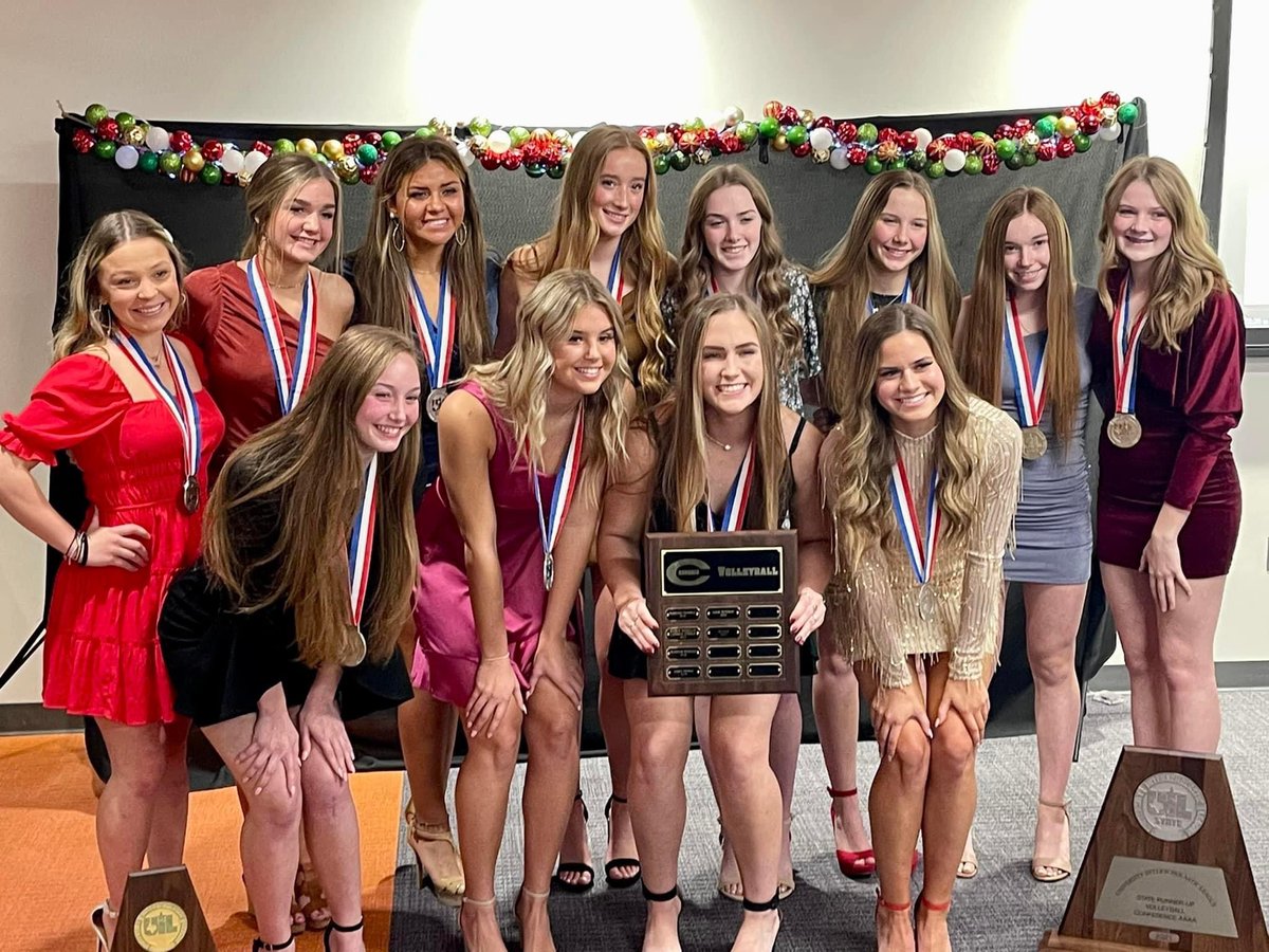 Last night the Celina High School Volleyball 🏐 team celebrated their season with their annual volleyball banquet! These young ladies made history for CHS becoming the 4A State Runner Up for the 2021 season 🏆 The team collectively earned the CHS MVP Award!  Way to go ladies!