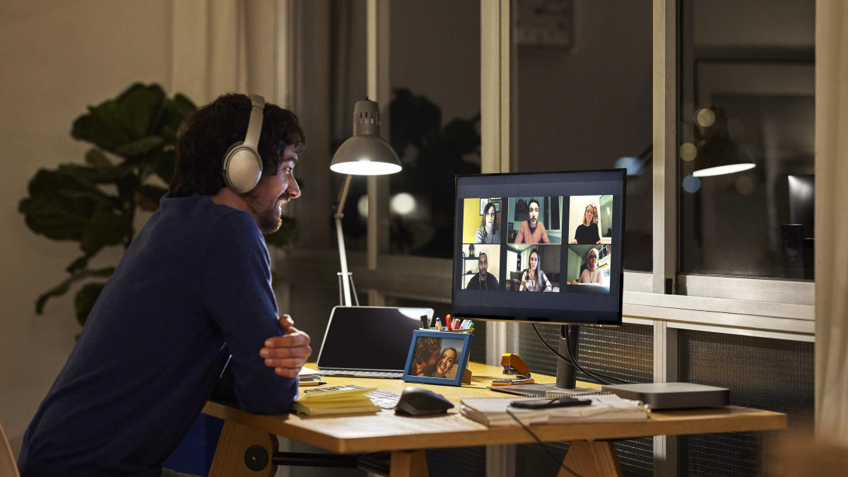 Eric Mosley, co-founder and CEO at Workhuman, talks about how the unprecedented size of at-home professionals is creating burn-out. ow.ly/CbAk103ebu4