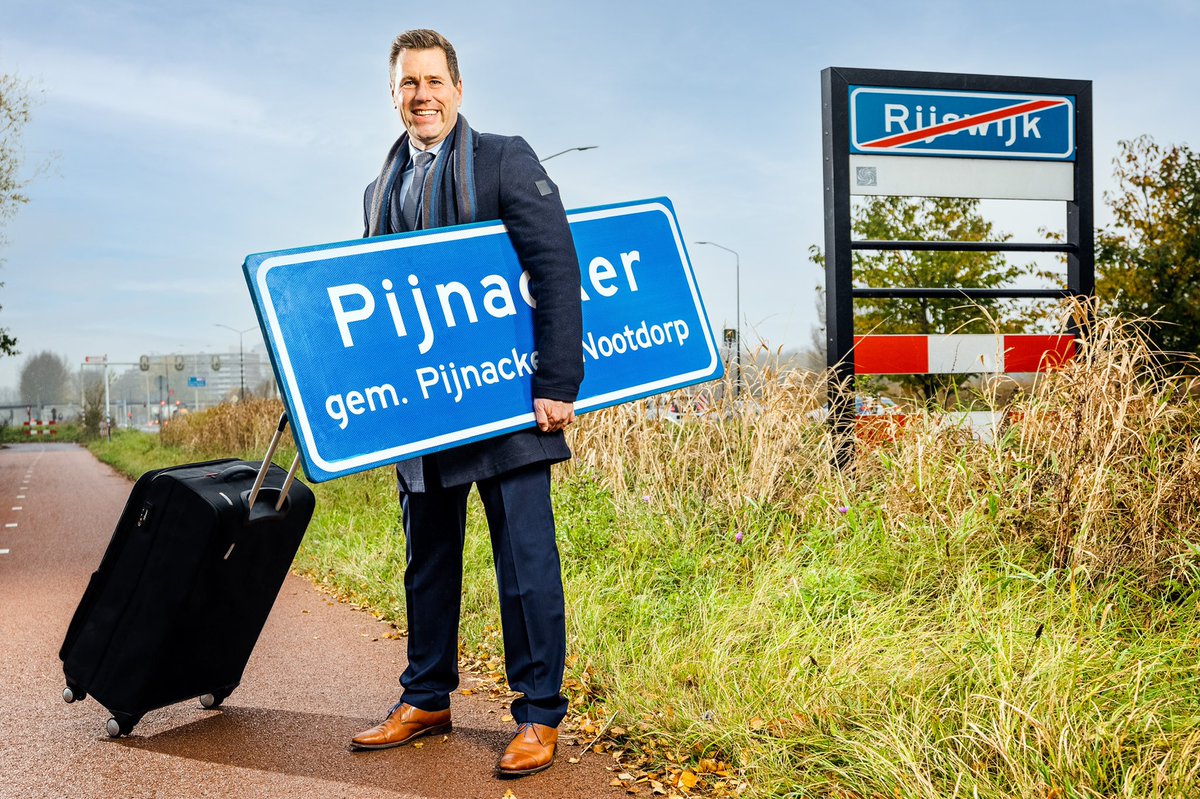 BjornLugthart's tweet photo. Binnenkort ga ik de @Gem_Rijswijk verlaten. 

Bijna 8 jaar heb ik wethouder mogen zijn van deze mooie stad. Ik heb dat met heel veel plezier en enthousiasme gedaan. 

Nu ga ik een nieuwe uitdaging aan in @PijnackerNootdp waar ik in januari als burgemeester wordt geïnstalleerd. https://t.co/3B54kkCylj