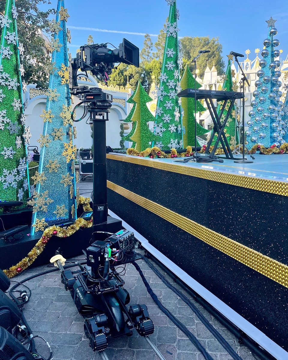 NewtonNordic's tweet photo. 💡 Come behind the scenes and see how David Eastwood uses #SonyVenice with Rialto extension on discreet rail systems at live shows. With the camera sensor on the NEWTON #stabilizedhead and the camera body hidden down on the rail dolly.
.
To interview: https://t.co/W3NaRn2xcL https://t.co/wD5L6IsDPG