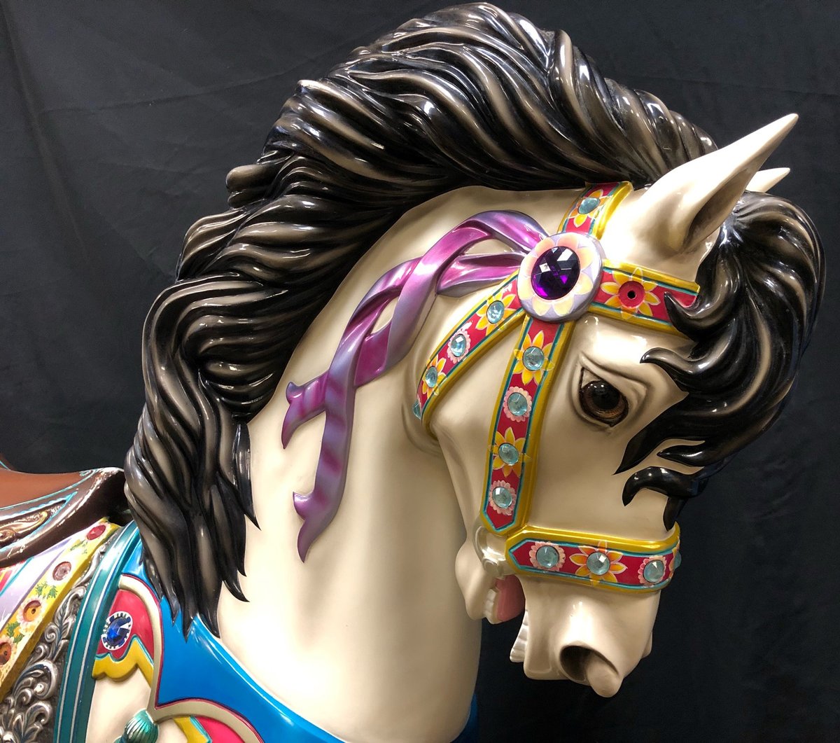 With 3 days remaining in Niabi’s charity auction to help bring endangered African Painted Dogs to the Quad Cities, you still have time to find excellent deals on Holiday gifts as large as a carousel horse or as small as a hand carved wood ornament at auctions.networkforgood.com/go/NiabiZoo