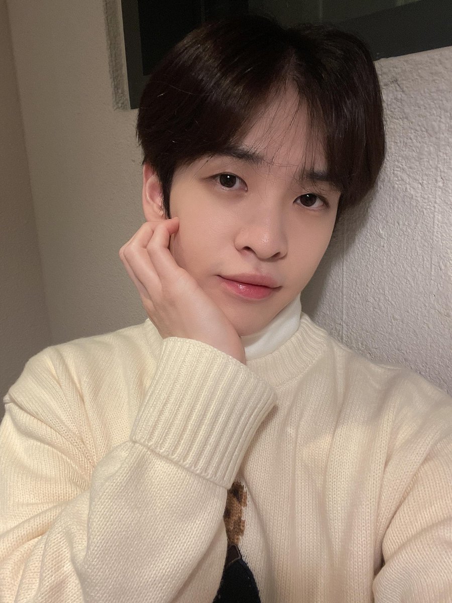 leonithinker's tweet photo. allens newest uni update oh this is a BABY T__T https://t.co/2P9dxOLCPR
