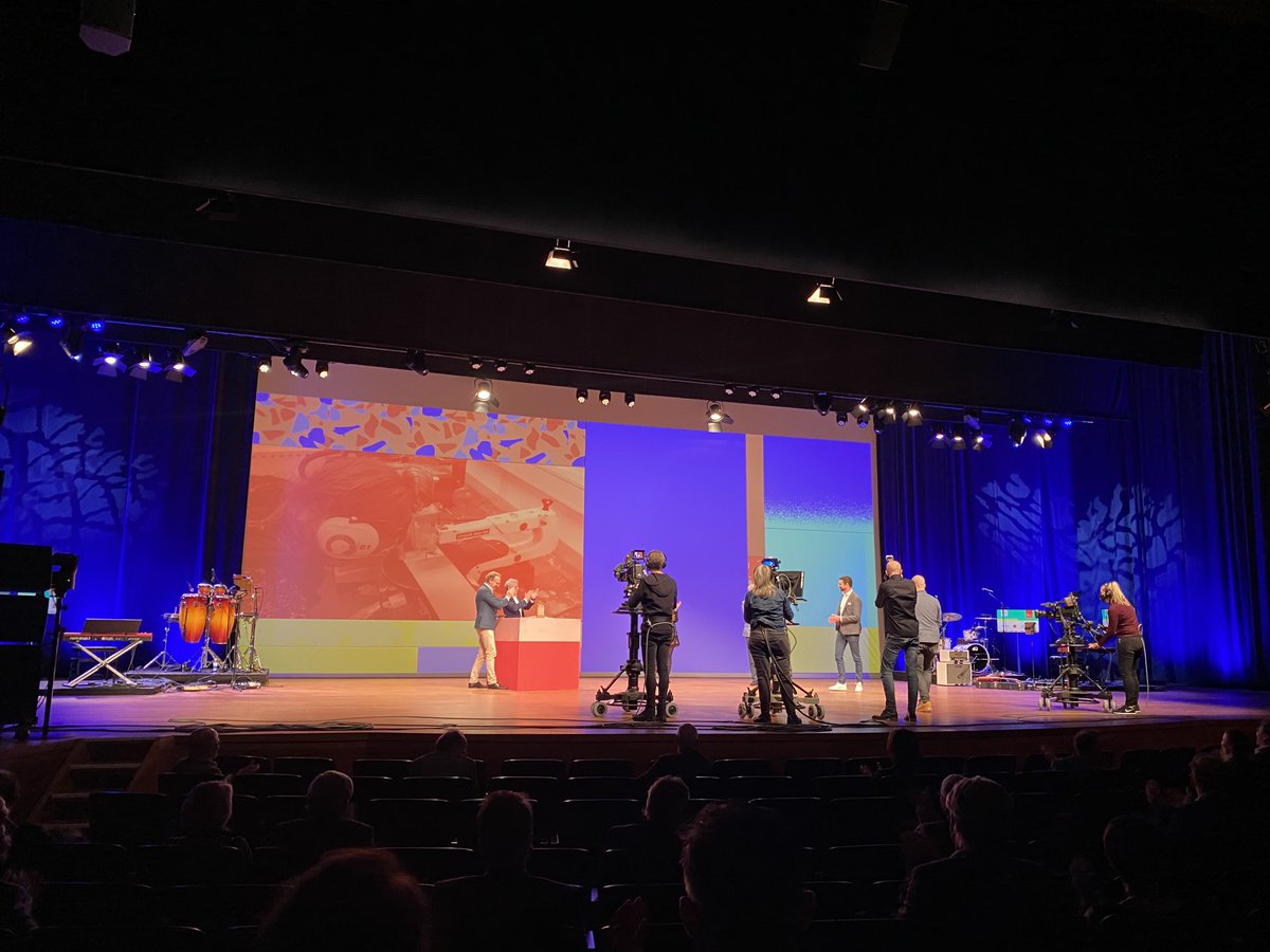 Bas Potjes van Roscom! Ondernemer van het Jaar 2021 in ⁦@RegioZwolle⁩ #RegioZwolleCongres