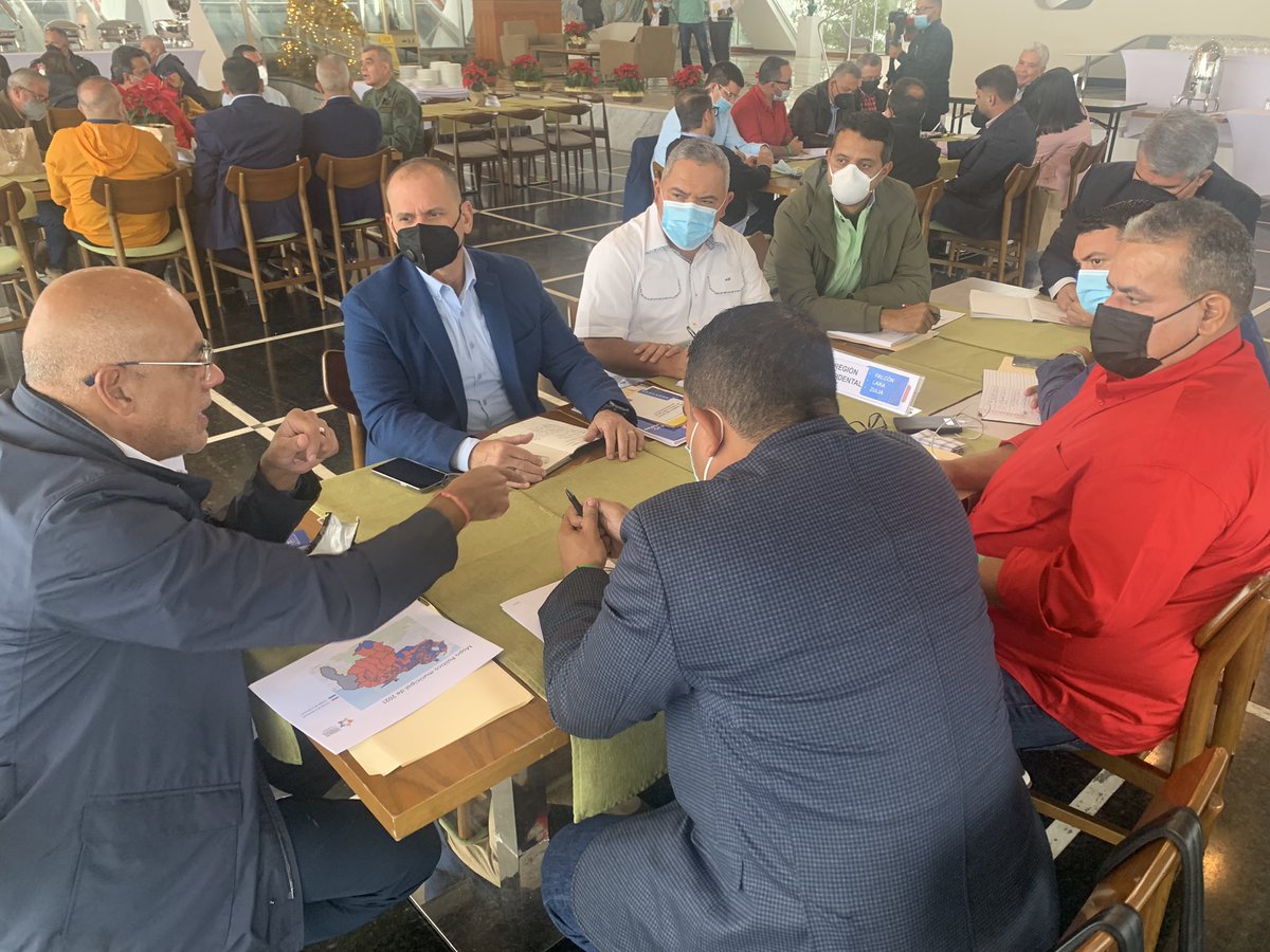 LuisJonasReyes's tweet photo. La primera mesa de trabajo la hemos sostenido con el Presidente de la Asamblea Nacional @jorgerpsuv y el Ministro de Interior @CeballosIchaso1, para evaluar resultados electorales y además discutir planes y proyectos para nuestros territorios https://t.co/VD0H7dyvXC
