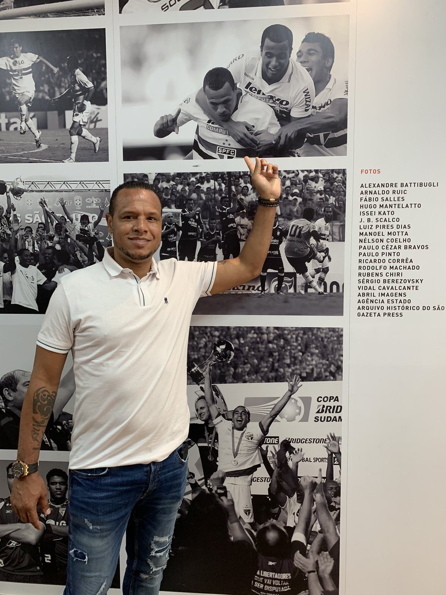 São Paulo FC (@saopaulofc) on Twitter photo Visita fabulosa no Morumbi! 9️⃣
Seja sempre bem-vindo, <a href="/luis_fabuloso/">Luis Fabiano</a>!
#VamosSãoPaulo 🇾🇪 Visita fabulosa no Morumbi! 9️⃣
Seja sempre bem-vindo, <a href="/luis_fabuloso/">Luis Fabiano</a>!
#VamosSãoPaulo 🇾🇪
