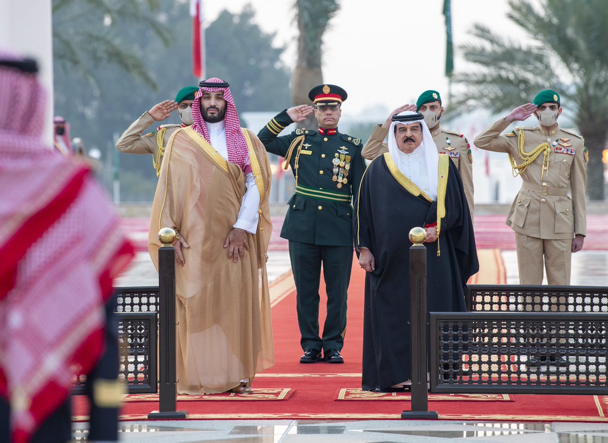 CICSaudi's tweet photo. At the Sakhir Palace in Al Manama, the #Saudi Crown Prince Mohammed bin Salman is received on the occasion of his official visit to #Bahrain, where he meets King Hamad bin Isa Al Khalifa. #GulfTour #GCC #4thStop https://t.co/nFXDJoB23P