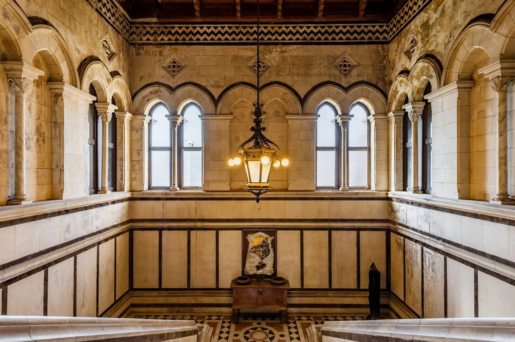 isothebysrealty's tweet photo. JustListed - Magnificent castle dating back to 1800 with private park https://t.co/WtxzEyfcjh

#ItalySir #Sothebysrealty #SIRInstants #OnlySothebysRealty #nothingcompares #Justlisted #Acireale https://t.co/hwI5Zs7RCV