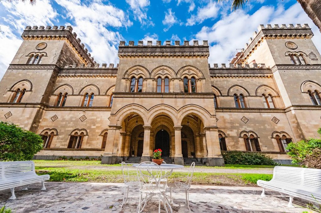 isothebysrealty's tweet photo. JustListed - Magnificent castle dating back to 1800 with private park https://t.co/WtxzEyfcjh

#ItalySir #Sothebysrealty #SIRInstants #OnlySothebysRealty #nothingcompares #Justlisted #Acireale https://t.co/hwI5Zs7RCV