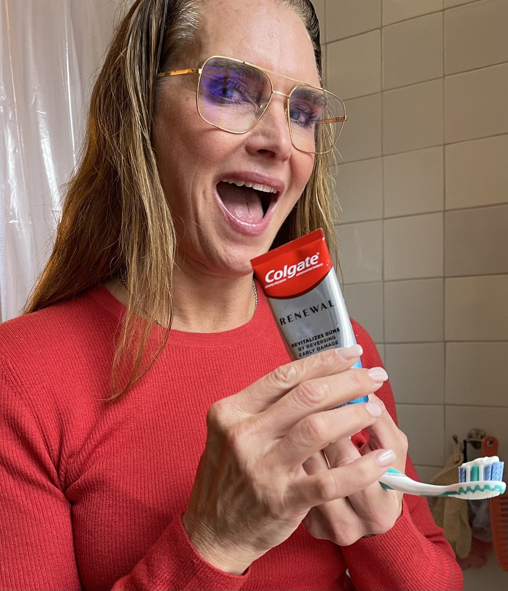 BrookeShields's tweet image. #ColgatePartner Sometimes the holidays can be crazy but sneaking in a morning moment for self-care sure feels good. Your gums are the foundation of a beautiful smile –try to take care of them with products that really work like @Colgate Gum Renewal toothpaste