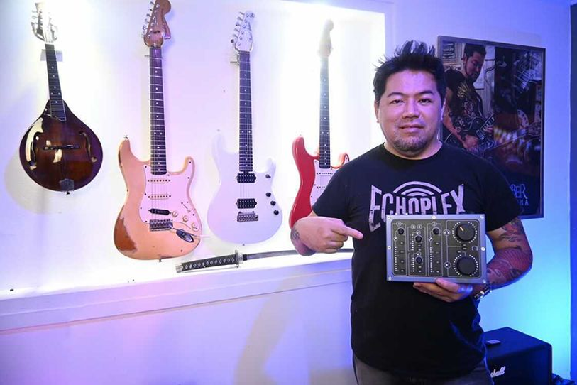 DiGi_Grid's tweet photo. Renown Brazilian guitarist @kleberkshima
uses DiGiGrid D and M for the recording of his 3 albums, live streaming events, and many productions. “There’s no doubt it's the best interface I've ever used in my life“ Isn’t it time you tried DiGiGrid? #digigrid #livemusic @klebershima https://t.co/Eq7xCo57wd