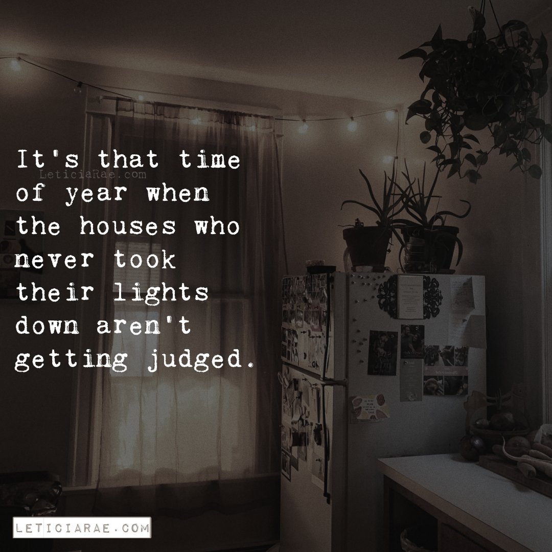 LeticiaRaeFTSL's tweet photo. It's that time of year when the houses who never took their lights down aren't getting judged.

💛

#LeticiaRae #funny #silly #positivevibesmatter #fun #positivevibes #findingthesilverlining #positiveside #fallbrook #christmaslights #outdoorlights #outdoorchristmaslights https://t.co/hO3JZ45FVL