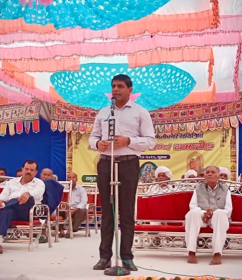 dangarbharat's tweet photo. ભાવનગર જિલ્લા આહિર સમાજ દ્વારા આયોજિત ૧૨માં સમૂહ લગ્ન પ્રસંગે ૫૬ નવદંપતીઓને આશીર્વાદ પાઠવ્યા, સુંદર આયોજન બદલ સર્વે આયોજકોને અભિનંદન પાઠવ્યા.
#Ahir #SamuhLagna #MassMarriages #Bhavnagar #Gujarat #DwarkaDhish #ShriKrishna #Yaduvanshi #SocialFunction https://t.co/mu9IasvDEP