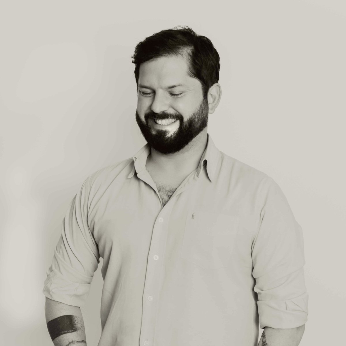 matiyanezc's tweet photo. Tuve el tremendo placer de retratar a mi candidato @gabrielboric 🌳 ayúdenme a RT para que las pueda ver! 🥰 ft. @gonzalowinter 

https://t.co/mXtfUnXcCe https://t.co/dGvkNYX6Ak