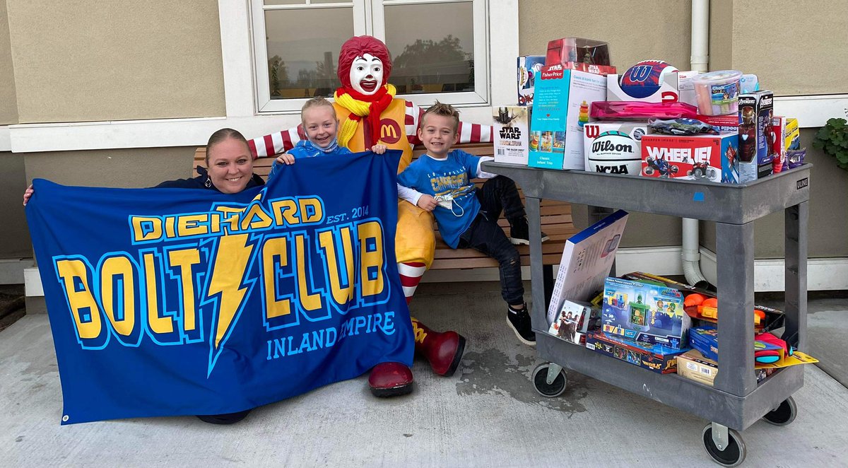 diehardboltclub's tweet photo. Thanks to all who donated toys at the last @dhbc_ie Watch Party. The toys were delivered to Ronald McDonald House yesterday!! We appreciate all of you. ⚡️⚡️💪🏽#dogoodstuff #payingitforward #dhbcie #dhbc https://t.co/pGhD45A5cm