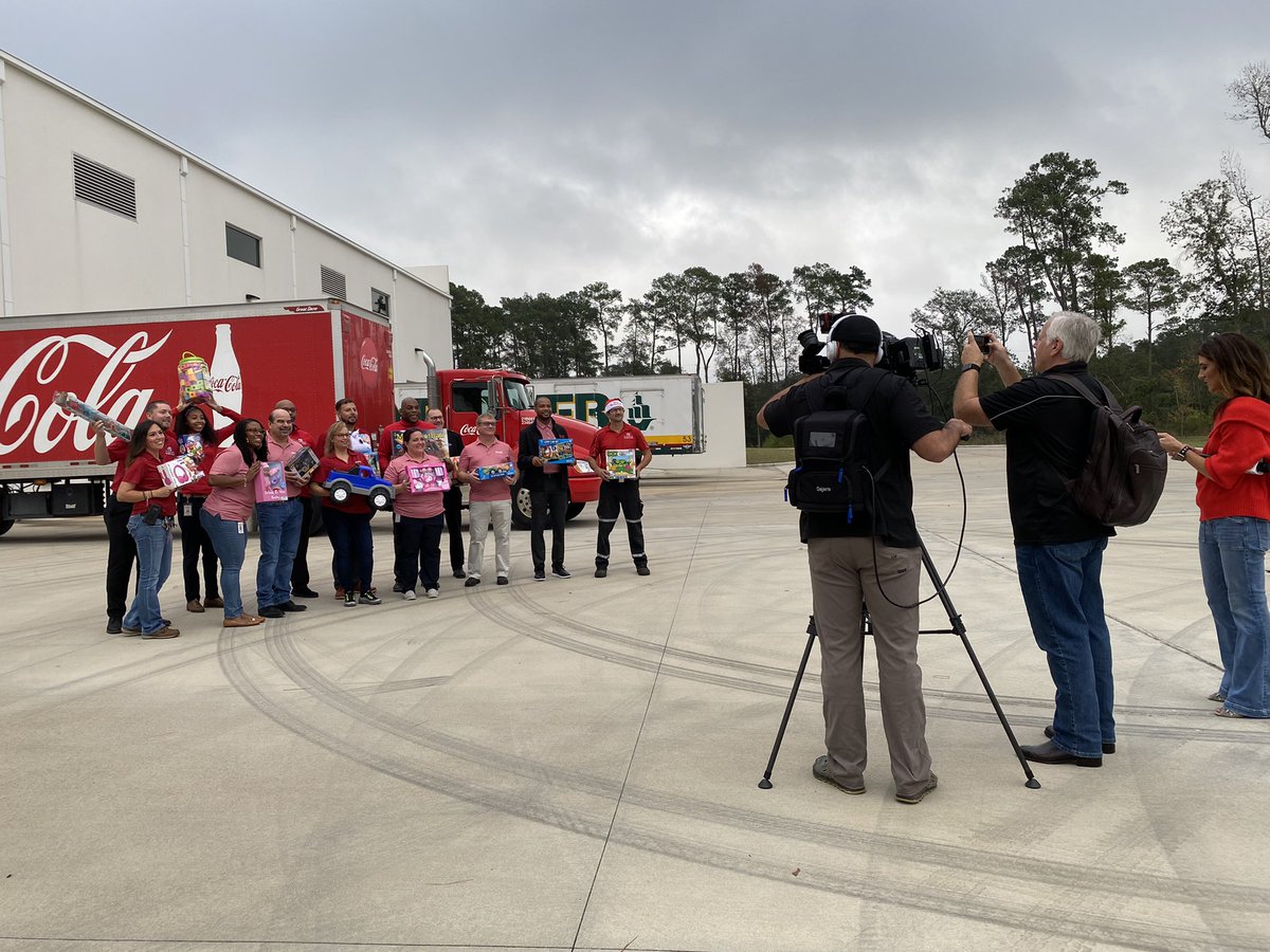 SalArmyHouston's tweet photo. Tune in to @GreatDayHouston right now to see us live with @CocaColaSWB!

#CocaCola #holidayseason #supportingourcommunity #doingthemostgood #holidaywithapurpose https://t.co/K3ZW7Z1yNM
