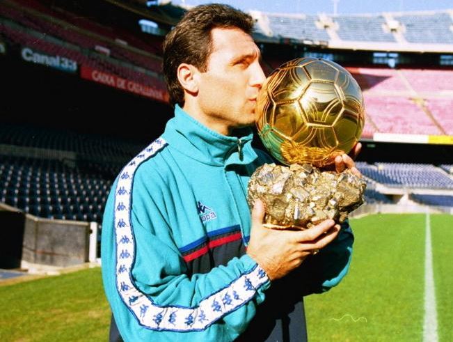 BarrunRodri's tweet photo. ¿Es Stoichkov el jugador más cariñoso de la historia? Afirmativamente si.
Ahora que el Barcelona necesita cariño, necesita a Stoichkov. 😘
#stoichkov https://t.co/pLNlaPkIvJ