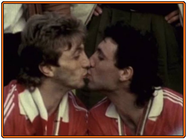 BarrunRodri's tweet photo. ¿Es Stoichkov el jugador más cariñoso de la historia? Afirmativamente si.
Ahora que el Barcelona necesita cariño, necesita a Stoichkov. 😘
#stoichkov https://t.co/pLNlaPkIvJ