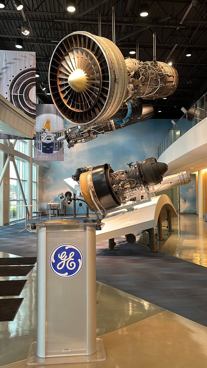 Ximena_Bustillo's tweet photo. ON THE ROAD W VILSACK THRED:
.@SecVilsack is on a tour of GE Aviation in Cincinnati. Soon he plans to talk about sustainable aviation and the push for biofuels. https://t.co/Llyoq8qNNB