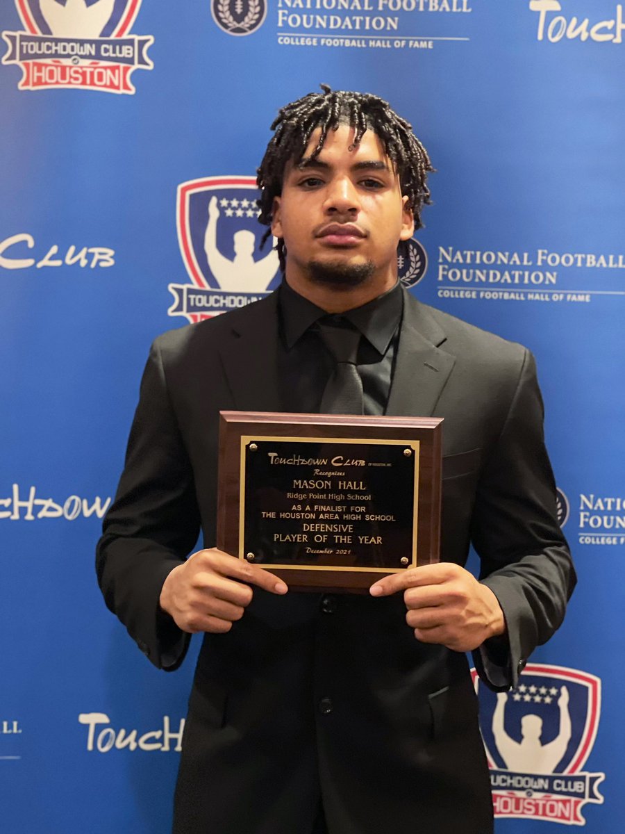 hallmason8's tweet photo. Honored to be recognized as one of the best in the Houston area—Finalist for Defensive Player of the Year @RPHS_FB @HoustonTDClub @Jalil_Johnson21 @Coach_LaFavers @coachcedric https://t.co/cqGK8pcMgx