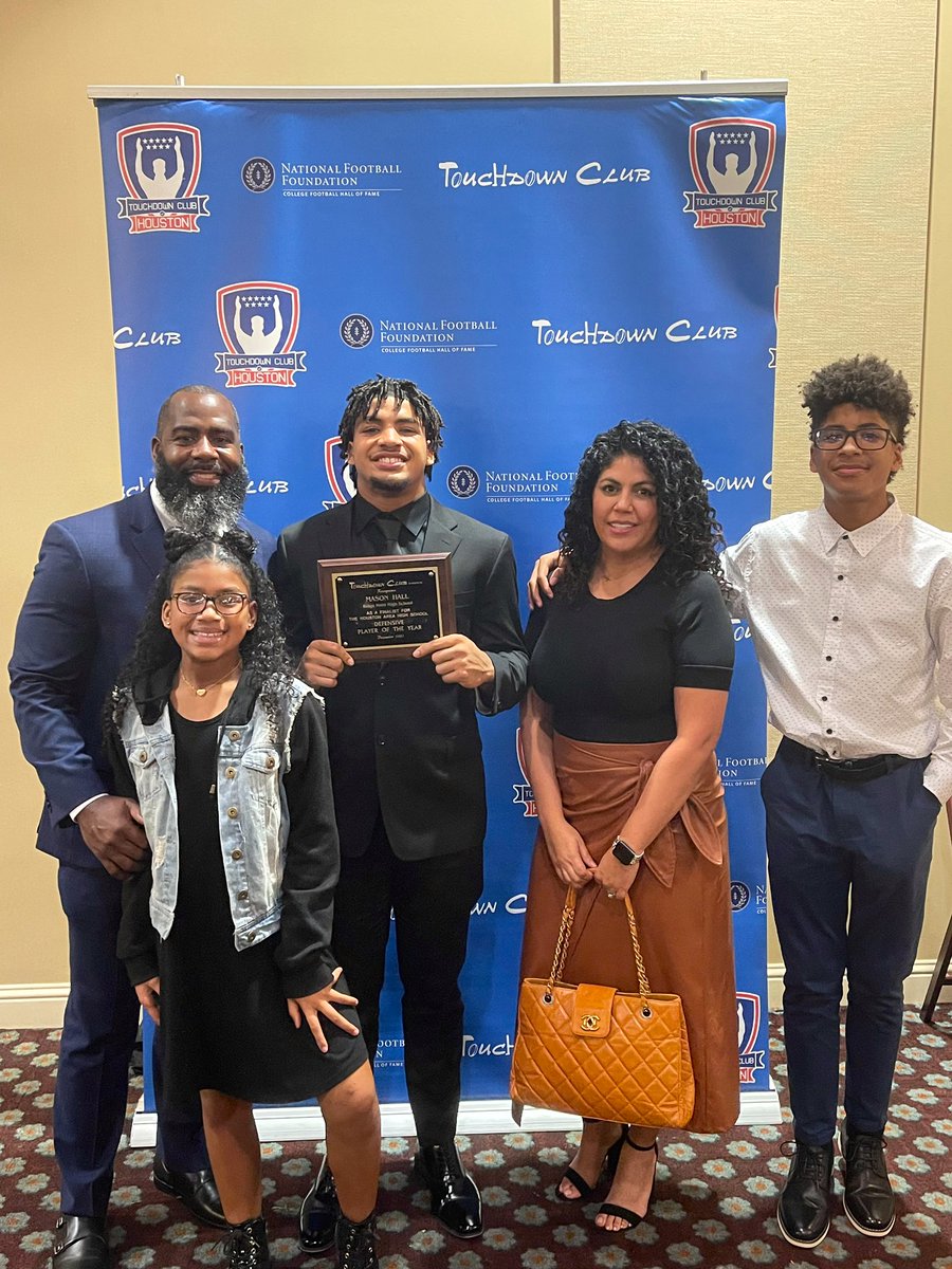 hallmason8's tweet photo. Honored to be recognized as one of the best in the Houston area—Finalist for Defensive Player of the Year @RPHS_FB @HoustonTDClub @Jalil_Johnson21 @Coach_LaFavers @coachcedric https://t.co/cqGK8pcMgx