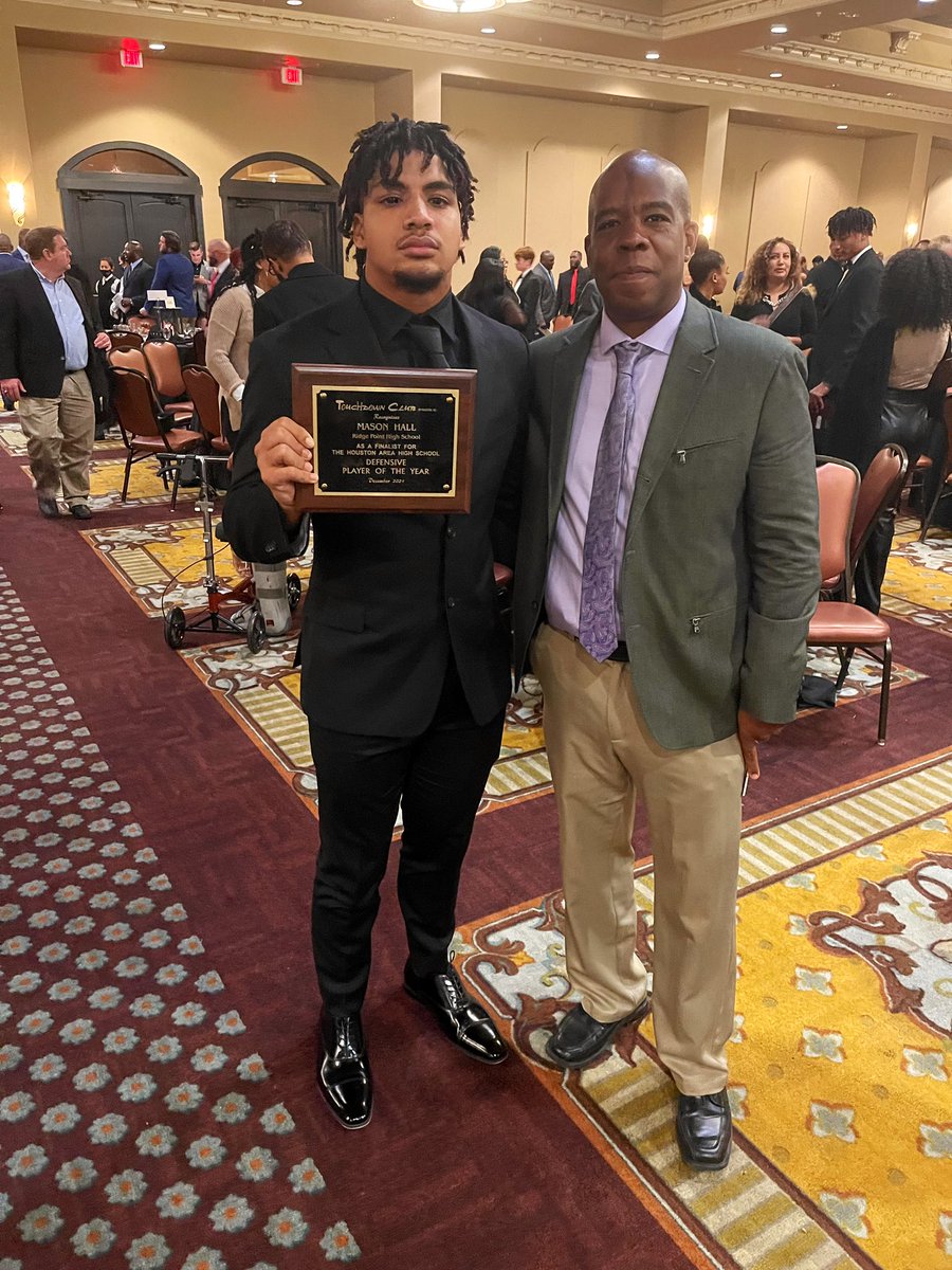hallmason8's tweet photo. Honored to be recognized as one of the best in the Houston area—Finalist for Defensive Player of the Year @RPHS_FB @HoustonTDClub @Jalil_Johnson21 @Coach_LaFavers @coachcedric https://t.co/cqGK8pcMgx