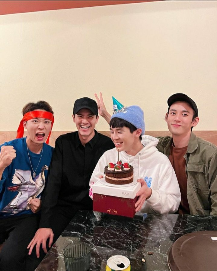 xiangxigu's tweet photo. HOW IN THE WORLD WILL I EVER SURVIVE WITHOUT CHRIS AND JAKE CRUMBS 💖❤🥲❤🥲🥺💖😭💖❤🥲🥲❤💖😭 https://t.co/hiszmoVfjp