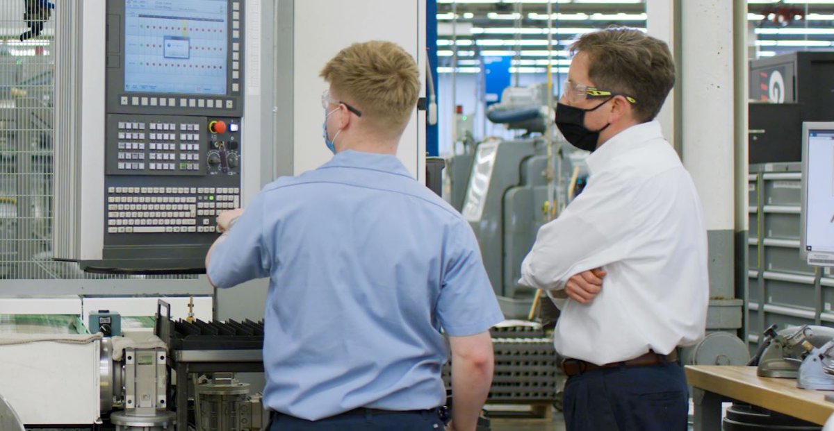 Swagelok's tweet photo. We’re offering up to $5k sign-on bonuses to #machineoperators. Join us TOMORROW for interviews @ our Highland Hts facility. Walk-ins welcome, but candidates w/ appts have priority. View the post @ the top of our page. https://t.co/seUTbLZ1AH https://t.co/Bt2toG7NmA