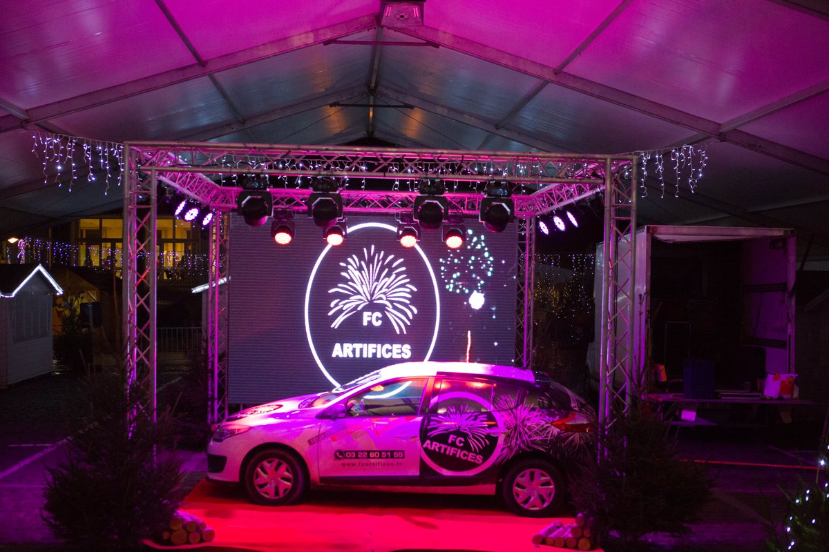 Ecran Géant, Eclairage scénique, Boule à facette géante, n'hésitez pas à vous renseignez au 03 22 60 51 55 
fcartifices.fr
Nous sommes là pour vos événements