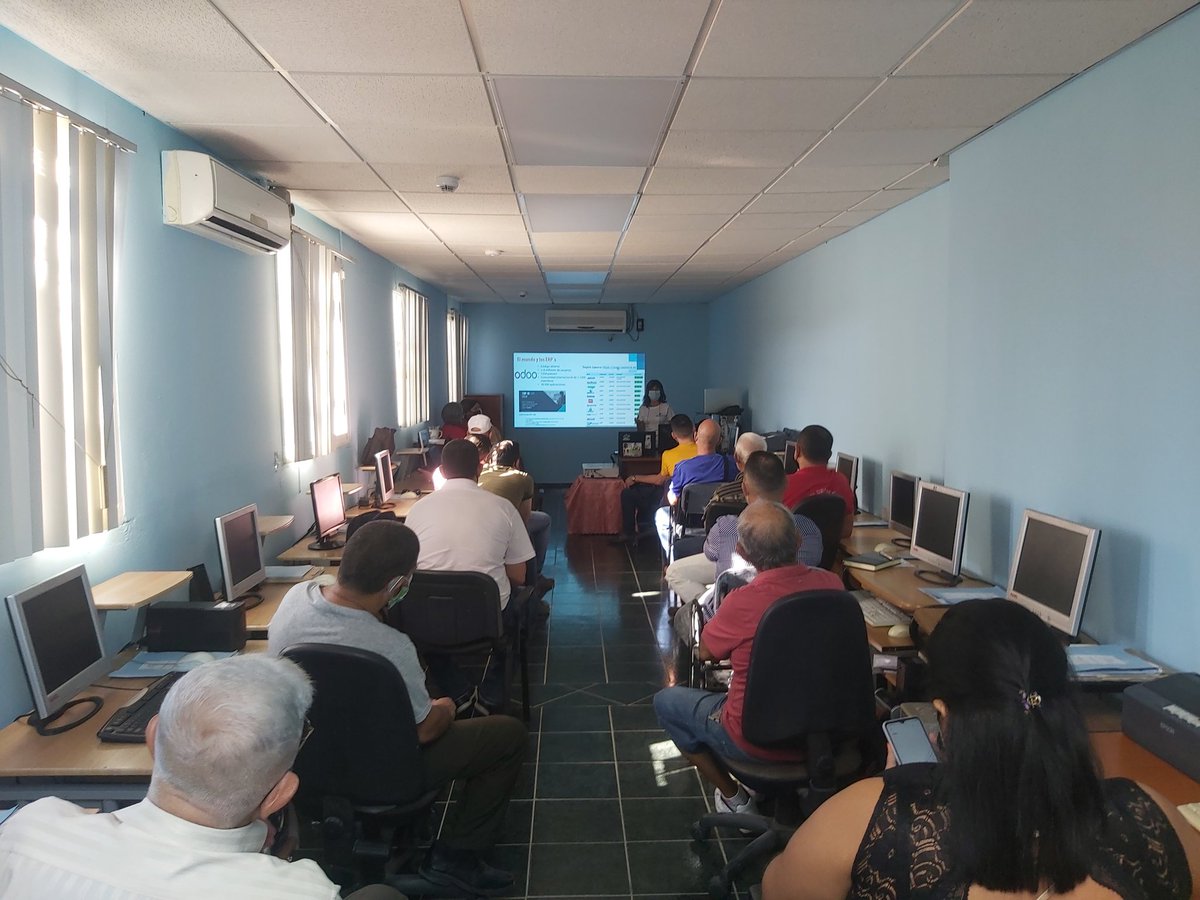 DesoftSsp's tweet photo. Encuentro con MIPYMES, en @DesoftSsp, presentación de Soluciones Integrales.
#DesoftInformatiza #CubaInformatiza
#CubaViveYRenace https://t.co/ZdwVFD2Xbj