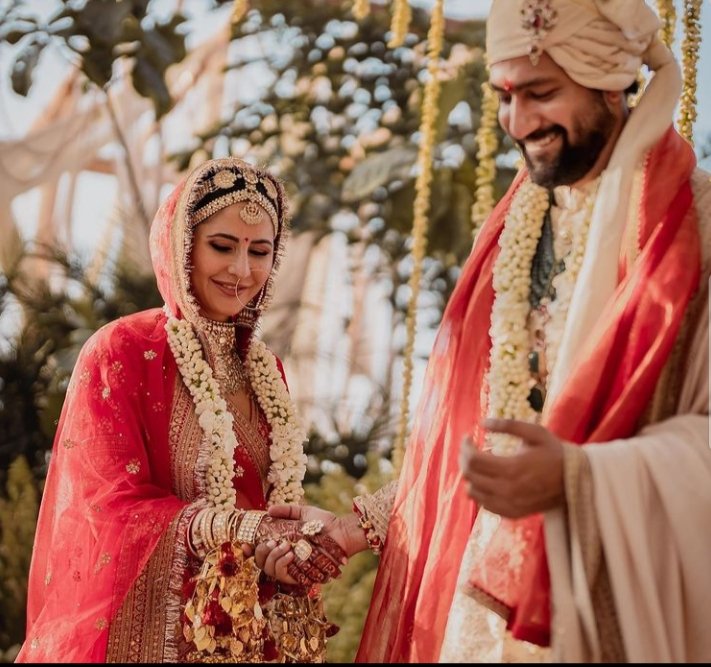 Insidech2020's tweet photo. Congratulations #vickykatrina 

#VickyKatrinaWedding #KatrinaKaif #Vickykaushal #VickyKaushal #vickykatrinakishaadi https://t.co/qgy58s9RVB