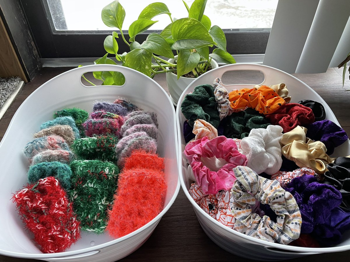 NicHandmadeMN's tweet photo. I’m getting lots of dish scrubbies and scrunchies ready for the craft sale this weekend! https://t.co/riMtsF8ZFJ