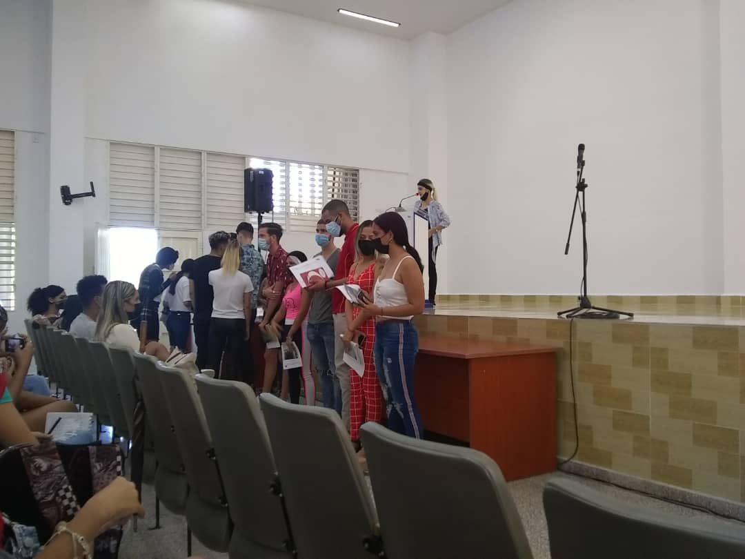 FEUdelaUHo's tweet photo. Desde la Sede Jose de la Luz y Caballero la Facultad de Ciencias Naturales y Agropecuarias realiza matutino especial en vísperas al 99 aniversario de la #FEU, reconociendo la labor y entrega de estudiantes de 1er año 
#orgulloFEU https://t.co/nYpnS7wHMB