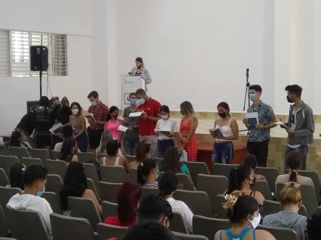 FEUdelaUHo's tweet photo. Desde la Sede Jose de la Luz y Caballero la Facultad de Ciencias Naturales y Agropecuarias realiza matutino especial en vísperas al 99 aniversario de la #FEU, reconociendo la labor y entrega de estudiantes de 1er año 
#orgulloFEU https://t.co/nYpnS7wHMB