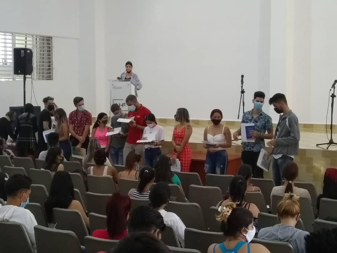 FEUdelaUHo's tweet photo. Desde la Sede Jose de la Luz y Caballero la Facultad de Ciencias Naturales y Agropecuarias realiza matutino especial en vísperas al 99 aniversario de la #FEU, reconociendo la labor y entrega de estudiantes de 1er año 
#orgulloFEU https://t.co/nYpnS7wHMB
