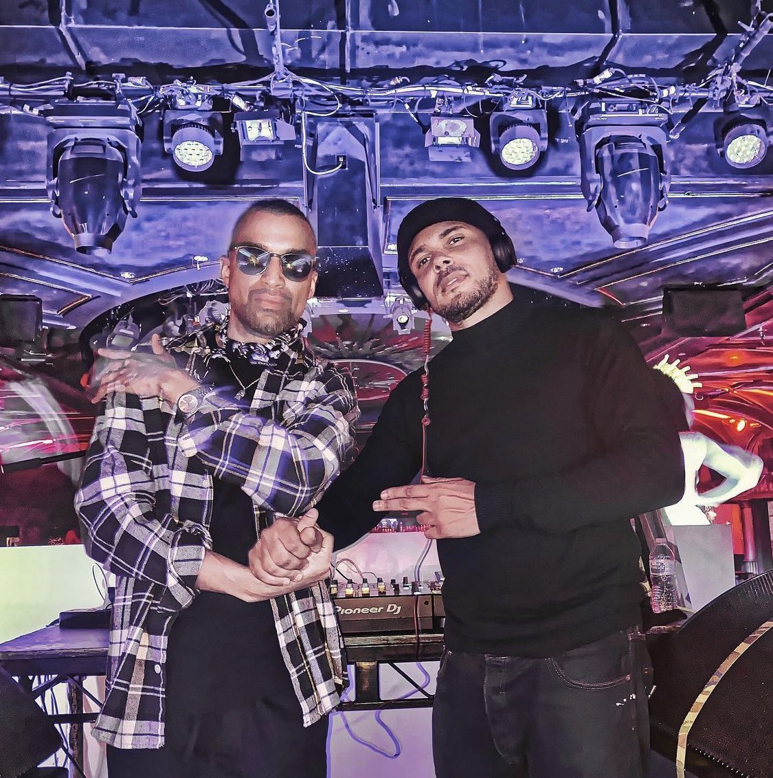 DjFabreJay's tweet photo. bday party w/ WALSHY 🔥 @walshyfire https://t.co/KalSrqticP