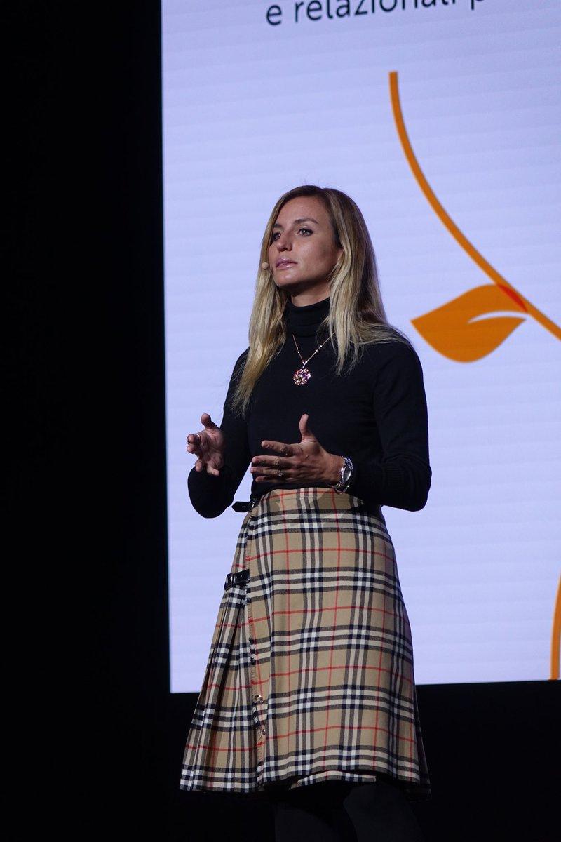 #HeraPerLaRinascitaDelLavoro

Molto bella la definizione di direttore d'orchestra che ci dà Beatrice Venezi, come "un ruolo di Relazioni".
Una visione che spesso sottovalutiamo

#Heracademy <a href="/GruppoHera/">GruppoHera</a>