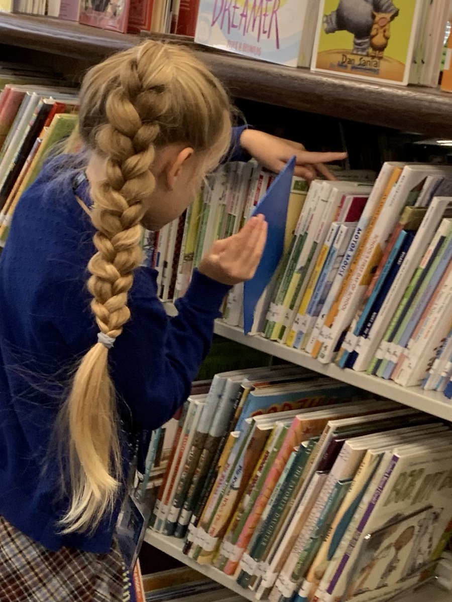mrspratt2nd's tweet photo. My favorite library in the whole wide world. My girls grew up in it. I get to teach in it. Grateful for @lahmills16 and the work she does for us. #twitterbattle21 #teamelrod #prattspals #creechpride #galrod https://t.co/9SMiYo7fHB