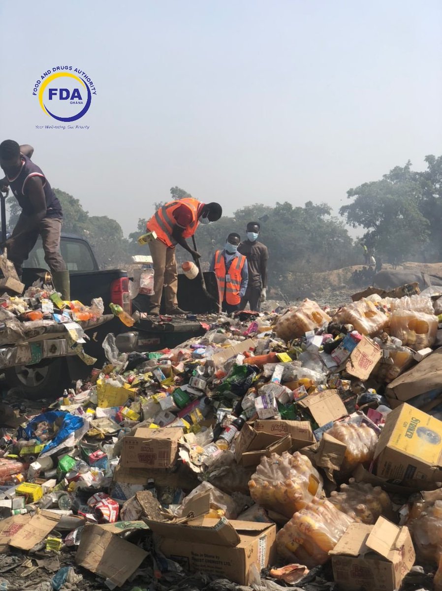 fdaghana's tweet photo. The Upper East Regional Office of the FDA has in collaboration with Economic and Organised Crime Office (EOCO) supervised a massive safe disposal exercise of a number of expired drugs, canned products, herbal medicines, unwholesome frozen fish and poultry as well as cosmetics. https://t.co/YyxVuRhTlC